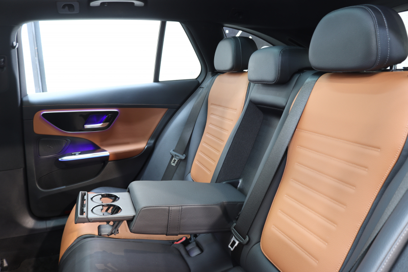 メルセデスベンツ Cクラス C200ｽﾃｰｼｮﾝﾜｺﾞﾝ AVG AMGﾗｲﾝ ﾚｻﾞｰｴｸｽｸﾙｰｼﾌﾞ&ﾍﾞｰｼｯｸ&ﾚｰﾀﾞｰｾｰﾌﾃｨPKG　ISG搭載 ｷｰﾚｽｺﾞｰ 茶/黒本革 ﾊﾟﾉﾗﾏSR ﾍｯﾄﾞｱｯﾌﾟD MBUXﾅﾋﾞTV ｽﾏﾎ連携 360ｶﾒﾗ PTS LEDﾗｲﾄ 自動Rｹﾞｰﾄ AMGｴｱﾛ&18AW ﾜｲﾔﾚｽ充電 9AT　2年保証