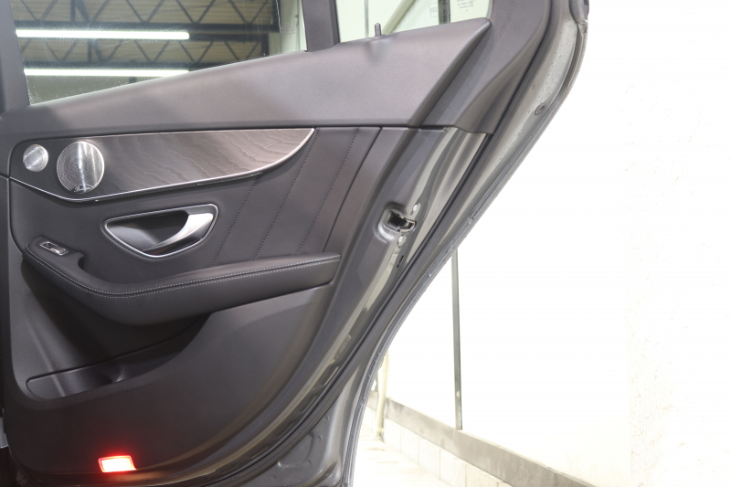 メルセデスベンツ Cクラス C200 AVG AMGﾗｲﾝ ﾚｻﾞｰｴｸｽｸﾙｰｼﾌﾞ&ﾚｰﾀﾞｰｾｰﾌﾃｨPKG　BSG搭載 後期 ｷｰﾚｽｺﾞｰ 黒本革 ﾍｯﾄﾞｱｯﾌﾟD HDDﾅﾋﾞTV ｽﾏﾎ連携 ﾌﾞﾙﾒｽﾀｰ ﾊﾞｯｸｶﾒﾗ PTS LEDﾗｲﾄ ﾊﾝｽﾞﾌﾘｰA AMGｴｱﾛ&18AW ﾀﾞｲﾅﾐｯｸS ｴｱｻｽ 9AT　2年保証