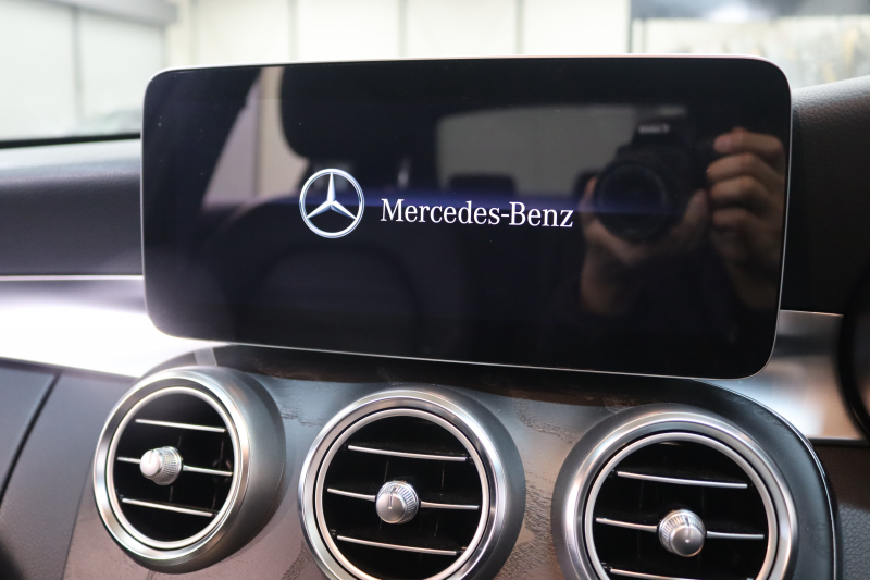 メルセデスベンツ Cクラス C200 AVG AMGﾗｲﾝ ﾚｻﾞｰｴｸｽｸﾙｰｼﾌﾞ&ﾚｰﾀﾞｰｾｰﾌﾃｨPKG　BSG搭載 後期 ｷｰﾚｽｺﾞｰ 黒本革 ﾍｯﾄﾞｱｯﾌﾟD HDDﾅﾋﾞTV ｽﾏﾎ連携 ﾌﾞﾙﾒｽﾀｰ ﾊﾞｯｸｶﾒﾗ PTS LEDﾗｲﾄ ﾊﾝｽﾞﾌﾘｰA AMGｴｱﾛ&18AW ﾀﾞｲﾅﾐｯｸS ｴｱｻｽ 9AT　2年保証