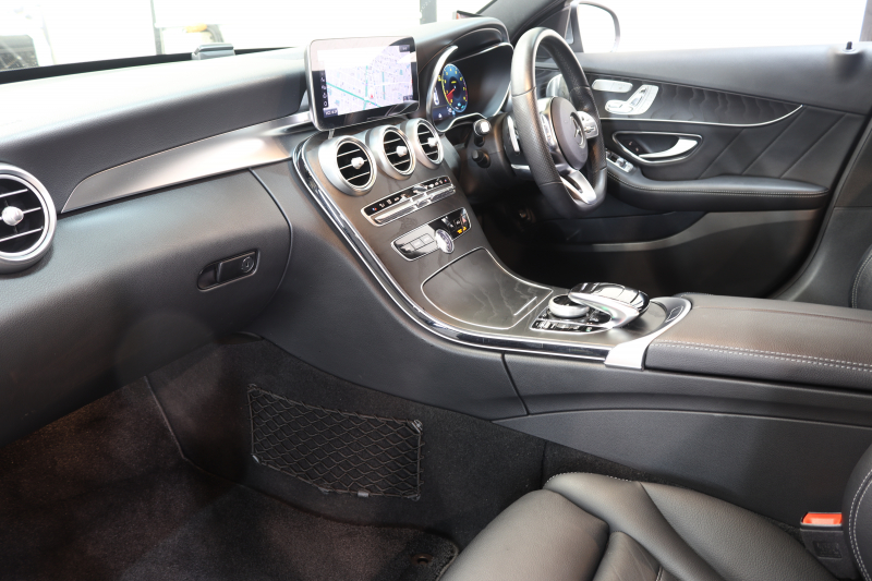 メルセデスベンツ Cクラス C200 AVG AMGﾗｲﾝ ﾚｻﾞｰｴｸｽｸﾙｰｼﾌﾞ&ﾚｰﾀﾞｰｾｰﾌﾃｨPKG　BSG搭載 後期 ｷｰﾚｽｺﾞｰ 黒本革 ﾍｯﾄﾞｱｯﾌﾟD HDDﾅﾋﾞTV ｽﾏﾎ連携 ﾌﾞﾙﾒｽﾀｰ ﾊﾞｯｸｶﾒﾗ PTS LEDﾗｲﾄ ﾊﾝｽﾞﾌﾘｰA AMGｴｱﾛ&18AW ﾀﾞｲﾅﾐｯｸS ｴｱｻｽ 9AT　2年保証