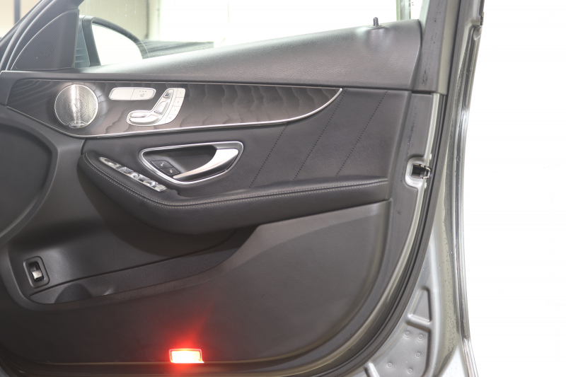 メルセデスベンツ Cクラス C200 AVG AMGﾗｲﾝ ﾚｻﾞｰｴｸｽｸﾙｰｼﾌﾞ&ﾚｰﾀﾞｰｾｰﾌﾃｨPKG　BSG搭載 後期 ｷｰﾚｽｺﾞｰ 黒本革 ﾍｯﾄﾞｱｯﾌﾟD HDDﾅﾋﾞTV ｽﾏﾎ連携 ﾌﾞﾙﾒｽﾀｰ ﾊﾞｯｸｶﾒﾗ PTS LEDﾗｲﾄ ﾊﾝｽﾞﾌﾘｰA AMGｴｱﾛ&18AW ﾀﾞｲﾅﾐｯｸS ｴｱｻｽ 9AT　2年保証