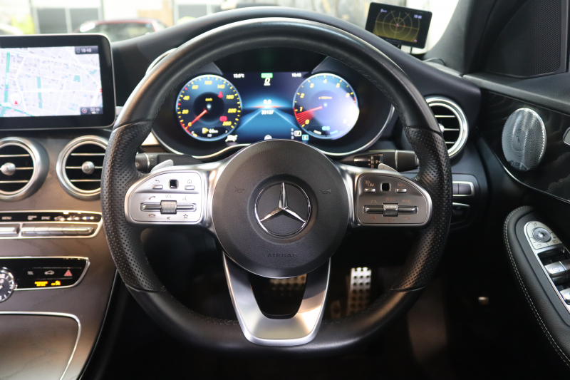 メルセデスベンツ Cクラス C200 AVG AMGﾗｲﾝ ﾚｻﾞｰｴｸｽｸﾙｰｼﾌﾞ&ﾚｰﾀﾞｰｾｰﾌﾃｨPKG　BSG搭載 後期 ｷｰﾚｽｺﾞｰ 黒本革 ﾍｯﾄﾞｱｯﾌﾟD HDDﾅﾋﾞTV ｽﾏﾎ連携 ﾌﾞﾙﾒｽﾀｰ ﾊﾞｯｸｶﾒﾗ PTS LEDﾗｲﾄ ﾊﾝｽﾞﾌﾘｰA AMGｴｱﾛ&18AW ﾀﾞｲﾅﾐｯｸS ｴｱｻｽ 9AT　2年保証