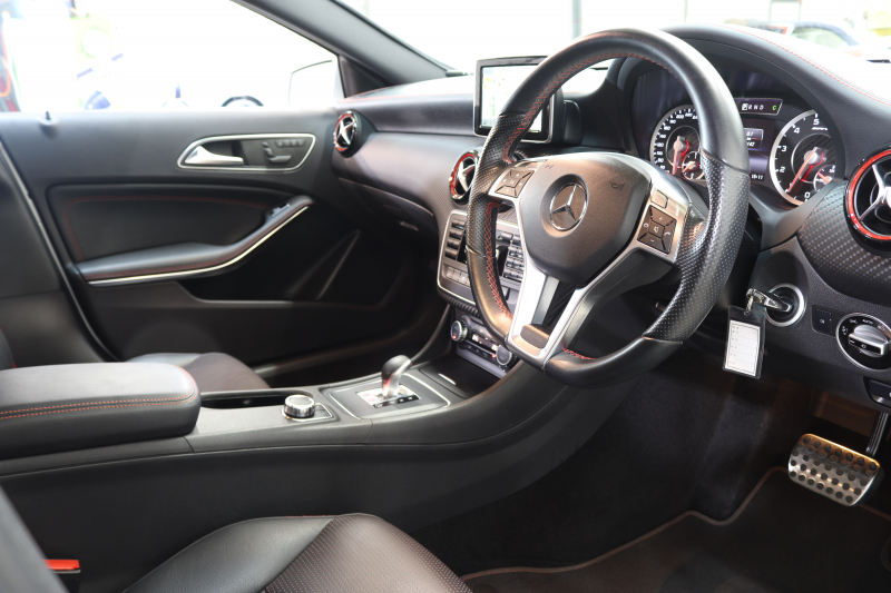 AMG Aクラス A45 4MATIC AMGｴｸｽｸﾙｰｼﾌﾞ&ﾚｰﾀﾞｰｾｰﾌﾃｨPKG　黒本革 ｼｰﾄﾋｰﾀｰ HDDﾅﾋﾞTV BT音楽 ﾊﾞｯｸｶﾒﾗ PTS ｷｾﾉﾝ AMG専用装備&ﾁｭｰﾆﾝｸﾞ 7AT　2年保証