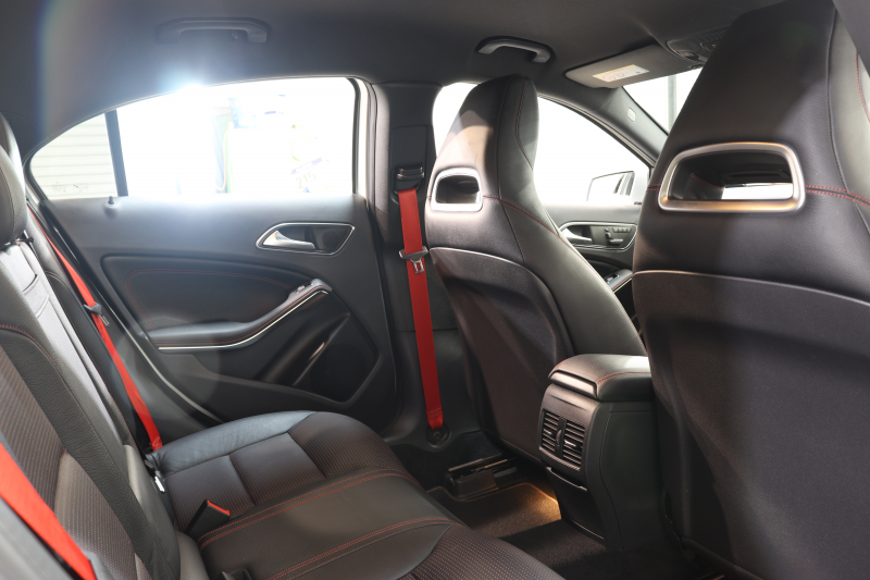 AMG Aクラス A45 4MATIC AMGｴｸｽｸﾙｰｼﾌﾞ&ﾚｰﾀﾞｰｾｰﾌﾃｨPKG　黒本革 ｼｰﾄﾋｰﾀｰ HDDﾅﾋﾞTV BT音楽 ﾊﾞｯｸｶﾒﾗ PTS ｷｾﾉﾝ AMG専用装備&ﾁｭｰﾆﾝｸﾞ 7AT　2年保証