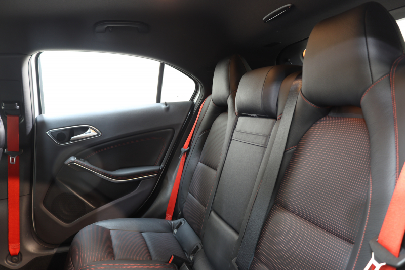 AMG Aクラス A45 4MATIC AMGｴｸｽｸﾙｰｼﾌﾞ&ﾚｰﾀﾞｰｾｰﾌﾃｨPKG　黒本革 ｼｰﾄﾋｰﾀｰ HDDﾅﾋﾞTV BT音楽 ﾊﾞｯｸｶﾒﾗ PTS ｷｾﾉﾝ AMG専用装備&ﾁｭｰﾆﾝｸﾞ 7AT　2年保証