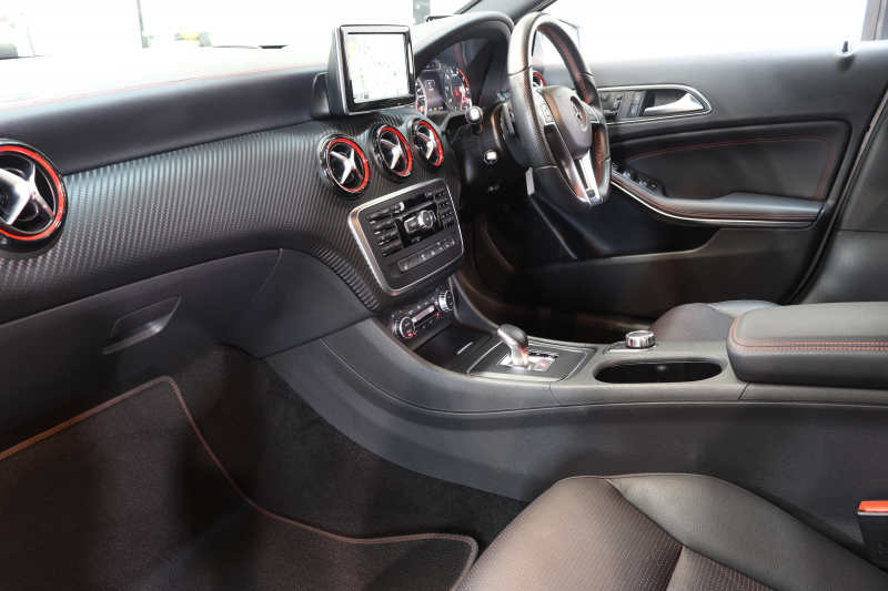 AMG Aクラス A45 4MATIC AMGｴｸｽｸﾙｰｼﾌﾞ&ﾚｰﾀﾞｰｾｰﾌﾃｨPKG　黒本革 ｼｰﾄﾋｰﾀｰ HDDﾅﾋﾞTV BT音楽 ﾊﾞｯｸｶﾒﾗ PTS ｷｾﾉﾝ AMG専用装備&ﾁｭｰﾆﾝｸﾞ 7AT　2年保証