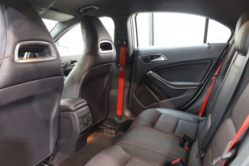 AMG Aクラス A45 4MATIC AMGｴｸｽｸﾙｰｼﾌﾞ&ﾚｰﾀﾞｰｾｰﾌﾃｨPKG　黒本革 ｼｰﾄﾋｰﾀｰ HDDﾅﾋﾞTV BT音楽 ﾊﾞｯｸｶﾒﾗ PTS ｷｾﾉﾝ AMG専用装備&ﾁｭｰﾆﾝｸﾞ 7AT　2年保証