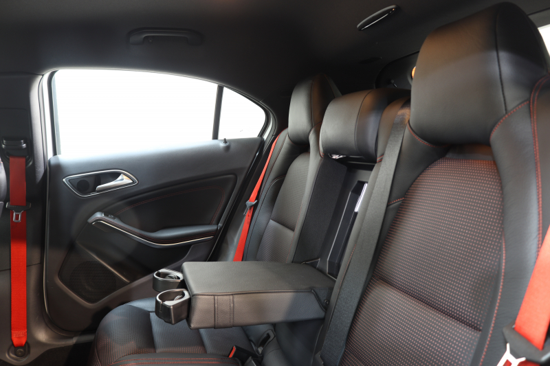 AMG Aクラス A45 4MATIC AMGｴｸｽｸﾙｰｼﾌﾞ&ﾚｰﾀﾞｰｾｰﾌﾃｨPKG　黒本革 ｼｰﾄﾋｰﾀｰ HDDﾅﾋﾞTV BT音楽 ﾊﾞｯｸｶﾒﾗ PTS ｷｾﾉﾝ AMG専用装備&ﾁｭｰﾆﾝｸﾞ 7AT　2年保証