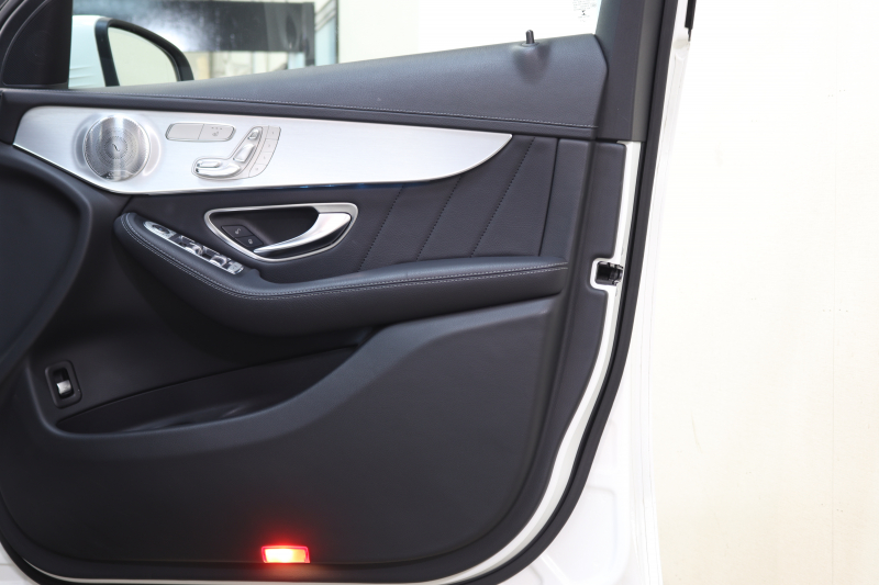 メルセデスベンツ GLC GLC250 4MATIC ｽﾎﾟｰﾂ 本革仕様 ﾚｰﾀﾞｰｾｰﾌﾃｨPKG　ｷｰﾚｽｺﾞｰ 黒本革 ﾊﾟﾉﾗﾏSR ﾍｯﾄﾞｱｯﾌﾟD HDDﾅﾋﾞTV BT音楽 ﾌﾞﾙﾒｽﾀｰ 360ｶﾒﾗ PTS LEDﾗｲﾄ ﾊﾝｽﾞﾌﾘｰA AMGｴｱﾛ&19AW ﾀﾞｲﾅﾐｯｸS 9AT　2年保証