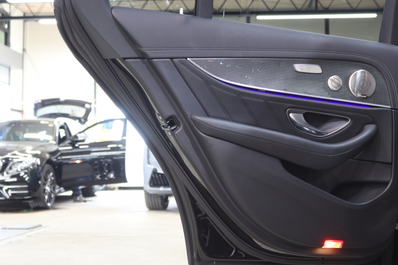 AMG Eクラス E53 4MATIC+ ｴｸｽｸﾙｰｼﾌﾞ&ﾚｰﾀﾞｰｾｰﾌﾃｨPKG　ISG搭載 後期 ｷｰﾚｽｺﾞｰ 黒本革 ﾍﾞﾝﾁﾚｰﾀｰ ﾊﾟﾉﾗﾏSR ﾍｯﾄﾞｱｯﾌﾟD MBUXﾅﾋﾞTV ｽﾏﾎ連携 ﾌﾞﾙﾒｽﾀｰ 360ｶﾒﾗ PTS LEDﾗｲﾄ 自動ﾄﾗﾝｸ AMG専用装備&ﾁｭｰﾆﾝｸﾞ ｸﾛｰｼﾞﾝｸﾞS 9AT　2年保証