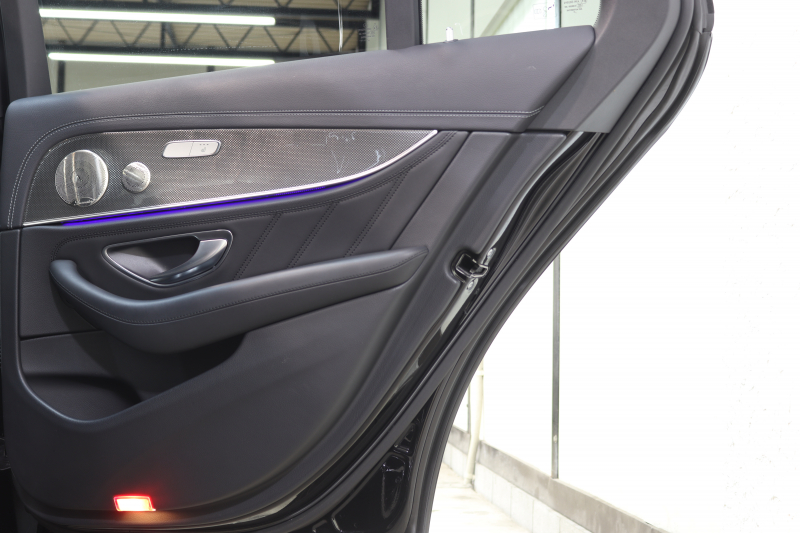 AMG Eクラス E53 4MATIC+ ｴｸｽｸﾙｰｼﾌﾞ&ﾚｰﾀﾞｰｾｰﾌﾃｨPKG　ISG搭載 後期 ｷｰﾚｽｺﾞｰ 黒本革 ﾍﾞﾝﾁﾚｰﾀｰ ﾊﾟﾉﾗﾏSR ﾍｯﾄﾞｱｯﾌﾟD MBUXﾅﾋﾞTV ｽﾏﾎ連携 ﾌﾞﾙﾒｽﾀｰ 360ｶﾒﾗ PTS LEDﾗｲﾄ 自動ﾄﾗﾝｸ AMG専用装備&ﾁｭｰﾆﾝｸﾞ ｸﾛｰｼﾞﾝｸﾞS 9AT　2年保証