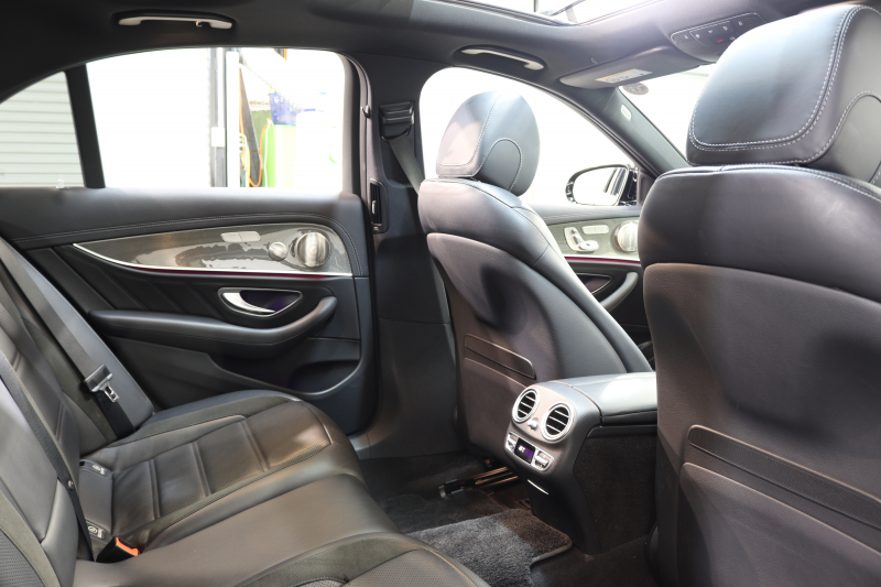 AMG Eクラス E53 4MATIC+ ｴｸｽｸﾙｰｼﾌﾞ&ﾚｰﾀﾞｰｾｰﾌﾃｨPKG　ISG搭載 後期 ｷｰﾚｽｺﾞｰ 黒本革 ﾍﾞﾝﾁﾚｰﾀｰ ﾊﾟﾉﾗﾏSR ﾍｯﾄﾞｱｯﾌﾟD MBUXﾅﾋﾞTV ｽﾏﾎ連携 ﾌﾞﾙﾒｽﾀｰ 360ｶﾒﾗ PTS LEDﾗｲﾄ 自動ﾄﾗﾝｸ AMG専用装備&ﾁｭｰﾆﾝｸﾞ ｸﾛｰｼﾞﾝｸﾞS 9AT　2年保証