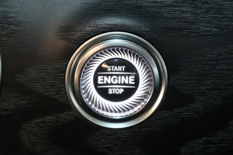 メルセデスベンツ Eクラス E220d AVG AMGﾗｲﾝ ｴｸｽｸﾙｰｼﾌﾞ&ﾚｰﾀﾞｰｾｰﾌﾃｨPKG　中期 MEｺﾈｸﾄ ｷｰﾚｽｺﾞｰ 黒本革 ｼｰﾄﾋｰﾀｰ HUD HDDﾅﾋﾞTV ｽﾏﾎ連携 ﾌﾞﾙﾒｽﾀｰ 360ｶﾒﾗ PTS LEDﾍｯﾄﾞﾗｲﾄ AMGｴｱﾛ&19AW ﾀﾞｲﾅﾐｯｸｾﾚｸﾄ ﾊﾟﾄﾞﾙｼﾌﾄ 9AT　2年保証