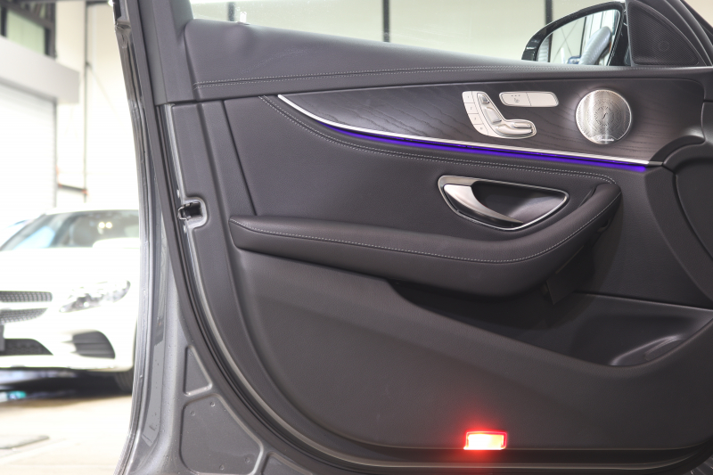 メルセデスベンツ Eクラス E220d AVG AMGﾗｲﾝ ｴｸｽｸﾙｰｼﾌﾞ&ﾚｰﾀﾞｰｾｰﾌﾃｨPKG　中期 MEｺﾈｸﾄ ｷｰﾚｽｺﾞｰ 黒本革 ｼｰﾄﾋｰﾀｰ HUD HDDﾅﾋﾞTV ｽﾏﾎ連携 ﾌﾞﾙﾒｽﾀｰ 360ｶﾒﾗ PTS LEDﾍｯﾄﾞﾗｲﾄ AMGｴｱﾛ&19AW ﾀﾞｲﾅﾐｯｸｾﾚｸﾄ ﾊﾟﾄﾞﾙｼﾌﾄ 9AT　2年保証