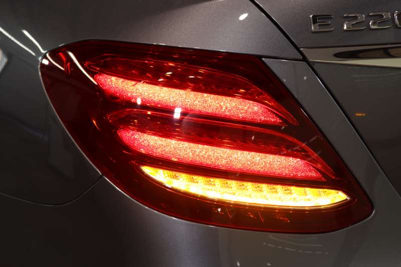 メルセデスベンツ Eクラス E220d AVG AMGﾗｲﾝ ｴｸｽｸﾙｰｼﾌﾞ&ﾚｰﾀﾞｰｾｰﾌﾃｨPKG　中期 MEｺﾈｸﾄ ｷｰﾚｽｺﾞｰ 黒本革 ｼｰﾄﾋｰﾀｰ HUD HDDﾅﾋﾞTV ｽﾏﾎ連携 ﾌﾞﾙﾒｽﾀｰ 360ｶﾒﾗ PTS LEDﾍｯﾄﾞﾗｲﾄ AMGｴｱﾛ&19AW ﾀﾞｲﾅﾐｯｸｾﾚｸﾄ ﾊﾟﾄﾞﾙｼﾌﾄ 9AT　2年保証