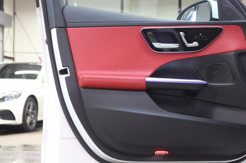 メルセデスベンツ Cクラス C200ｽﾃｰｼｮﾝﾜｺﾞﾝ AVG AMGﾗｲﾝ ﾚｻﾞｰｴｸｽｸﾙｰｼﾌﾞ&ﾍﾞｰｼｯｸ&ﾚｰﾀﾞｰｾｰﾌﾃｨPKG　ISG搭載 ｷｰﾚｽｺﾞｰ 赤/黒本革 ﾊﾟﾉﾗﾏSR ﾍｯﾄﾞｱｯﾌﾟD MBUXﾅﾋﾞTV&ARﾅﾋﾞ ｽﾏﾎ連携 360ｶﾒﾗ PTS LEDﾗｲﾄ 自動Rｹﾞｰﾄ AMGｴｱﾛ&18AW 9AT　2年保証