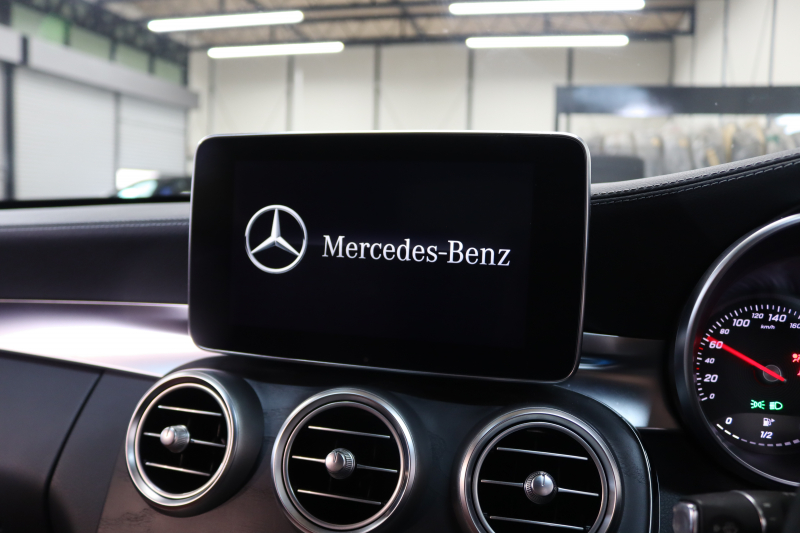 メルセデスベンツ Cクラス C200 AVG AMGﾗｲﾝ ﾚｻﾞｰｴｸｽｸﾙｰｼﾌﾞ&ﾚｰﾀﾞｰｾｰﾌﾃｨPKG　ｷｰﾚｽｺﾞｰ 赤本革 HDDﾅﾋﾞTV BT音楽 ﾊﾞｯｸｶﾒﾗ PTS LEDﾗｲﾄ ﾊﾝｽﾞﾌﾘｰA AMGｴｱﾛ&18AW ﾀﾞｲﾅﾐｯｸS ｴｱｻｽ　2年保証