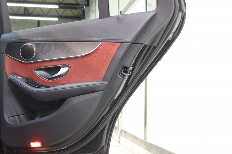 メルセデスベンツ Cクラス C200 AVG AMGﾗｲﾝ ﾚｻﾞｰｴｸｽｸﾙｰｼﾌﾞ&ﾚｰﾀﾞｰｾｰﾌﾃｨPKG　ｷｰﾚｽｺﾞｰ 赤本革 HDDﾅﾋﾞTV BT音楽 ﾊﾞｯｸｶﾒﾗ PTS LEDﾗｲﾄ ﾊﾝｽﾞﾌﾘｰA AMGｴｱﾛ&18AW ﾀﾞｲﾅﾐｯｸS ｴｱｻｽ　2年保証