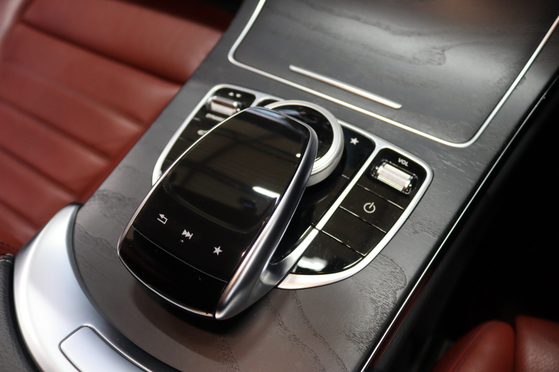 メルセデスベンツ Cクラス C200 AVG AMGﾗｲﾝ ﾚｻﾞｰｴｸｽｸﾙｰｼﾌﾞ&ﾚｰﾀﾞｰｾｰﾌﾃｨPKG　ｷｰﾚｽｺﾞｰ 赤本革 HDDﾅﾋﾞTV BT音楽 ﾊﾞｯｸｶﾒﾗ PTS LEDﾗｲﾄ ﾊﾝｽﾞﾌﾘｰA AMGｴｱﾛ&18AW ﾀﾞｲﾅﾐｯｸS ｴｱｻｽ　2年保証