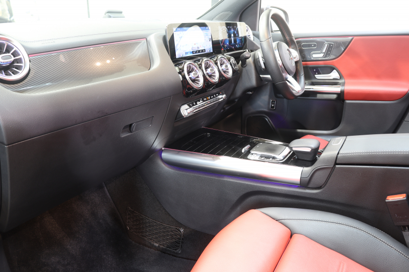 メルセデスベンツ Bクラス B200d AMGﾗｲﾝ AMGﾚｻﾞｰｴｸｽｸﾙｰｼﾌﾞ&ｱﾄﾞﾊﾞﾝｽﾄﾞ&ﾅﾋﾞｹﾞｰｼｮﾝ&ﾚｰﾀﾞｰｾｰﾌﾃｨPKG　1ｵｰﾅｰ ｷｰﾚｽｺﾞｰ 赤/黒本革 ﾊﾟﾉﾗﾏSR HUD MBUXﾅﾋﾞTV BT音楽 360ｶﾒﾗ PTS LEDﾗｲﾄ 自動Rｹﾞｰﾄ AMGｴｱﾛ&18AW ﾜｲﾔﾚｽ充電 8AT 希少色ﾏｳﾝﾃﾝｸﾞﾚｰ　2年保証