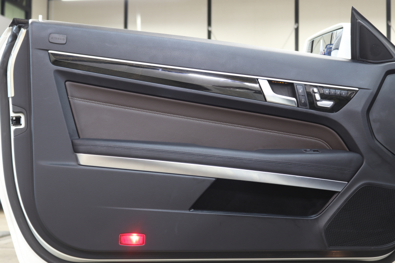 メルセデスベンツ Eクラス E250ｶﾌﾞﾘｵﾚ AMGｽﾎﾟｰﾂ&ﾚｰﾀﾞｰｾｰﾌﾃｨPKG　後期 ｷｰﾚｽｺﾞｰ 茶本革 ｴｱｽｶｰﾌ HDDﾅﾋﾞTV&ｷｬﾝｾﾗｰ BT音楽 360ｶﾒﾗ PTS LEDﾗｲﾄ AMGｴｱﾛ&18AW ｴｱｷｬｯﾌﾟ ﾄﾞﾗﾌﾄｽﾄｯﾌﾟ 茶幌 7AT　2年保証