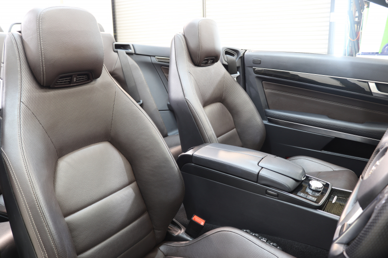 メルセデスベンツ Eクラス E250ｶﾌﾞﾘｵﾚ AMGｽﾎﾟｰﾂ&ﾚｰﾀﾞｰｾｰﾌﾃｨPKG　後期 ｷｰﾚｽｺﾞｰ 茶本革 ｴｱｽｶｰﾌ HDDﾅﾋﾞTV&ｷｬﾝｾﾗｰ BT音楽 360ｶﾒﾗ PTS LEDﾗｲﾄ AMGｴｱﾛ&18AW ｴｱｷｬｯﾌﾟ ﾄﾞﾗﾌﾄｽﾄｯﾌﾟ 茶幌 7AT　2年保証