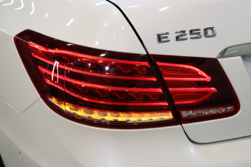 メルセデスベンツ Eクラス E250ｶﾌﾞﾘｵﾚ AMGｽﾎﾟｰﾂ&ﾚｰﾀﾞｰｾｰﾌﾃｨPKG　後期 ｷｰﾚｽｺﾞｰ 茶本革 ｴｱｽｶｰﾌ HDDﾅﾋﾞTV&ｷｬﾝｾﾗｰ BT音楽 360ｶﾒﾗ PTS LEDﾗｲﾄ AMGｴｱﾛ&18AW ｴｱｷｬｯﾌﾟ ﾄﾞﾗﾌﾄｽﾄｯﾌﾟ 茶幌 7AT　2年保証