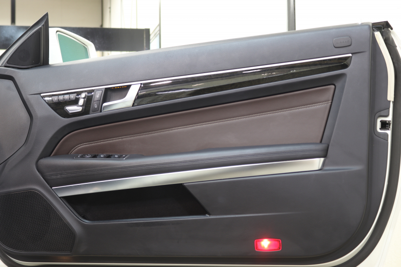 メルセデスベンツ Eクラス E250ｶﾌﾞﾘｵﾚ AMGｽﾎﾟｰﾂ&ﾚｰﾀﾞｰｾｰﾌﾃｨPKG　後期 ｷｰﾚｽｺﾞｰ 茶本革 ｴｱｽｶｰﾌ HDDﾅﾋﾞTV&ｷｬﾝｾﾗｰ BT音楽 360ｶﾒﾗ PTS LEDﾗｲﾄ AMGｴｱﾛ&18AW ｴｱｷｬｯﾌﾟ ﾄﾞﾗﾌﾄｽﾄｯﾌﾟ 茶幌 7AT　2年保証