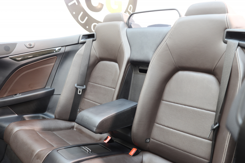 メルセデスベンツ Eクラス E250ｶﾌﾞﾘｵﾚ AMGｽﾎﾟｰﾂ&ﾚｰﾀﾞｰｾｰﾌﾃｨPKG　後期 ｷｰﾚｽｺﾞｰ 茶本革 ｴｱｽｶｰﾌ HDDﾅﾋﾞTV&ｷｬﾝｾﾗｰ BT音楽 360ｶﾒﾗ PTS LEDﾗｲﾄ AMGｴｱﾛ&18AW ｴｱｷｬｯﾌﾟ ﾄﾞﾗﾌﾄｽﾄｯﾌﾟ 茶幌 7AT　2年保証