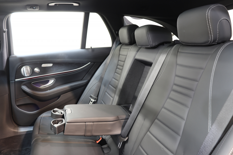 メルセデスベンツ Eクラス E300ｽﾃｰｼｮﾝﾜｺﾞﾝ AVG ｽﾎﾟｰﾂ ｴｸｽｸﾙｰｼﾌﾞ&ﾚｰﾀﾞｰｾｰﾌﾃｨPKG　中期 NEWｽﾃｱﾘﾝｸﾞ ｷｰﾚｽｺﾞｰ 黒本革 ﾊﾟﾉﾗﾏSR ﾍｯﾄﾞｱｯﾌﾟD HDDﾅﾋﾞTV ｽﾏﾎ連携 ﾌﾞﾙﾒｽﾀｰ 360ｶﾒﾗ PTS LEDﾗｲﾄ ﾊﾝｽﾞﾌﾘｰA AMGｴｱﾛ&19AW ﾀﾞｲﾅﾐｯｸS 9AT　2年保証