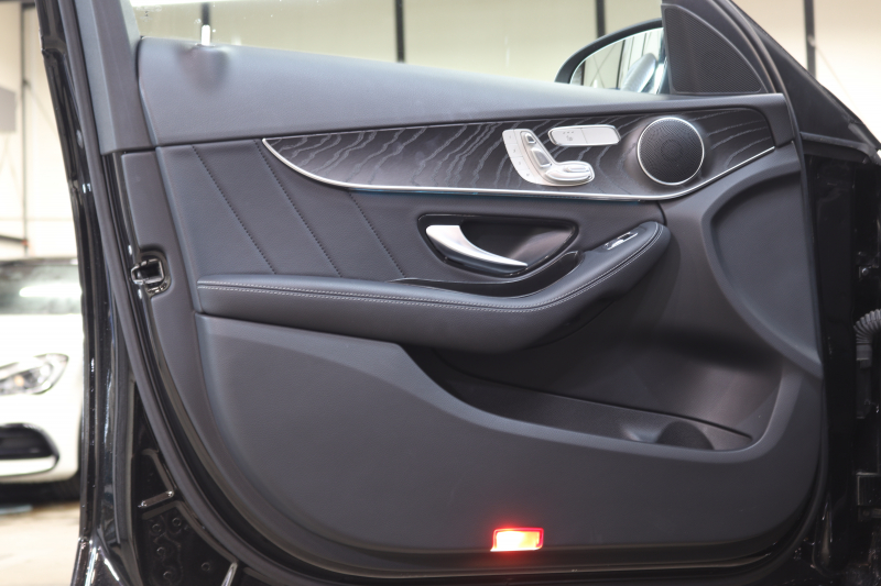 メルセデスベンツ Cクラス C200ｽﾃｰｼｮﾝﾜｺﾞﾝ ﾛｰﾚｳｽｴﾃﾞｨｼｮﾝ ｽﾎﾟｰﾂﾌﾟﾗｽ&ﾚｰﾀﾞｰｾｰﾌﾃｨPKG　特別仕様車 BSG搭載 後期最終ﾓﾃﾞﾙ ｷｰﾚｽｺﾞｰ 黒革 ﾍｯﾄﾞｱｯﾌﾟD HDDﾅﾋﾞTV ｽﾏﾎ連携 ﾊﾞｯｸｶﾒﾗ PTS LEDﾗｲﾄ ﾊﾝｽﾞﾌﾘｰA AMGｴｱﾛ&18AW ﾜｲﾔﾚｽ充電 9AT　2年保証