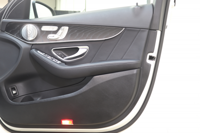 メルセデスベンツ Cクラス C200 AVG AMGﾗｲﾝ ﾚｻﾞｰｴｸｽｸﾙｰｼﾌﾞ&ﾚｰﾀﾞｰｾｰﾌﾃｨPKG　BSG搭載 後期 ｷｰﾚｽｺﾞｰ 黒本革 ﾍｯﾄﾞｱｯﾌﾟD HDDﾅﾋﾞTV ｽﾏﾎ連携 ﾌﾞﾙﾒｽﾀｰ ﾊﾞｯｸｶﾒﾗ PTS LEDﾗｲﾄ ﾊﾝｽﾞﾌﾘｰA AMGｴｱﾛ&18AW ﾀﾞｲﾅﾐｯｸS ｴｱｻｽ 9AT　2年保証