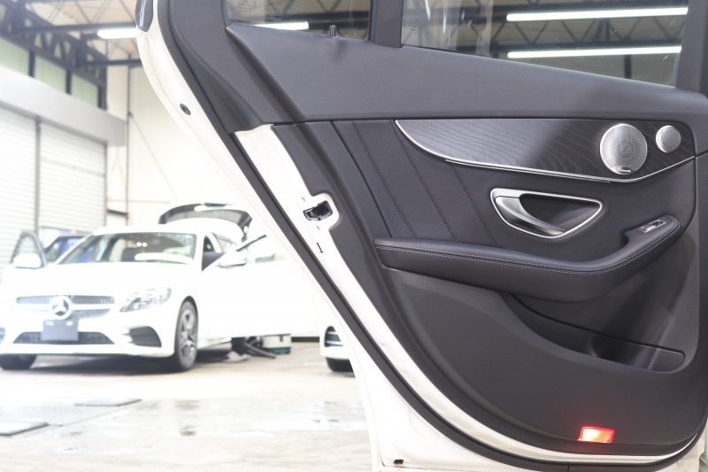 メルセデスベンツ Cクラス C200 AVG AMGﾗｲﾝ ﾚｻﾞｰｴｸｽｸﾙｰｼﾌﾞ&ﾚｰﾀﾞｰｾｰﾌﾃｨPKG　BSG搭載 後期 ｷｰﾚｽｺﾞｰ 黒本革 ﾍｯﾄﾞｱｯﾌﾟD HDDﾅﾋﾞTV ｽﾏﾎ連携 ﾌﾞﾙﾒｽﾀｰ ﾊﾞｯｸｶﾒﾗ PTS LEDﾗｲﾄ ﾊﾝｽﾞﾌﾘｰA AMGｴｱﾛ&18AW ﾀﾞｲﾅﾐｯｸS ｴｱｻｽ 9AT　2年保証