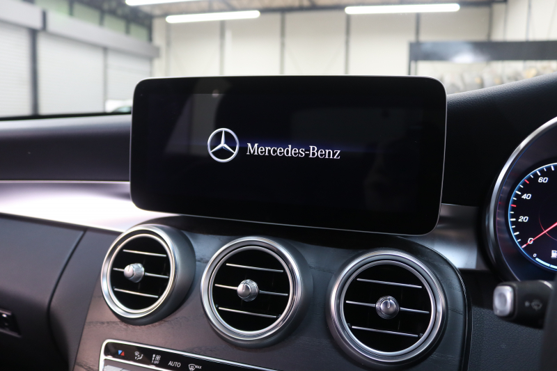 メルセデスベンツ Cクラス C200 AVG AMGﾗｲﾝ ﾚｻﾞｰｴｸｽｸﾙｰｼﾌﾞ&ﾚｰﾀﾞｰｾｰﾌﾃｨPKG　BSG搭載 後期 ｷｰﾚｽｺﾞｰ 黒本革 ﾍｯﾄﾞｱｯﾌﾟD HDDﾅﾋﾞTV ｽﾏﾎ連携 ﾌﾞﾙﾒｽﾀｰ ﾊﾞｯｸｶﾒﾗ PTS LEDﾗｲﾄ ﾊﾝｽﾞﾌﾘｰA AMGｴｱﾛ&18AW ﾀﾞｲﾅﾐｯｸS ｴｱｻｽ 9AT　2年保証