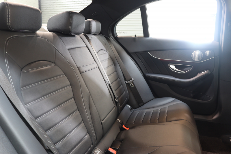 メルセデスベンツ Cクラス C200 AVG AMGﾗｲﾝ ﾚｻﾞｰｴｸｽｸﾙｰｼﾌﾞ&ﾚｰﾀﾞｰｾｰﾌﾃｨPKG　BSG搭載 後期 ｷｰﾚｽｺﾞｰ 黒本革 ﾍｯﾄﾞｱｯﾌﾟD HDDﾅﾋﾞTV ｽﾏﾎ連携 ﾌﾞﾙﾒｽﾀｰ ﾊﾞｯｸｶﾒﾗ PTS LEDﾗｲﾄ ﾊﾝｽﾞﾌﾘｰA AMGｴｱﾛ&18AW ﾀﾞｲﾅﾐｯｸS ｴｱｻｽ 9AT　2年保証