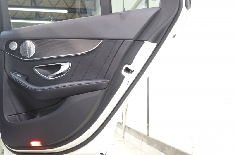 メルセデスベンツ Cクラス C200 AVG AMGﾗｲﾝ ﾚｻﾞｰｴｸｽｸﾙｰｼﾌﾞ&ﾚｰﾀﾞｰｾｰﾌﾃｨPKG　BSG搭載 後期 ｷｰﾚｽｺﾞｰ 黒本革 ﾍｯﾄﾞｱｯﾌﾟD HDDﾅﾋﾞTV ｽﾏﾎ連携 ﾌﾞﾙﾒｽﾀｰ ﾊﾞｯｸｶﾒﾗ PTS LEDﾗｲﾄ ﾊﾝｽﾞﾌﾘｰA AMGｴｱﾛ&18AW ﾀﾞｲﾅﾐｯｸS ｴｱｻｽ 9AT　2年保証