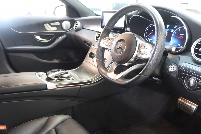 メルセデスベンツ Cクラス C200 AVG AMGﾗｲﾝ ﾚｻﾞｰｴｸｽｸﾙｰｼﾌﾞ&ﾚｰﾀﾞｰｾｰﾌﾃｨPKG　BSG搭載 後期 ｷｰﾚｽｺﾞｰ 黒本革 ﾍｯﾄﾞｱｯﾌﾟD HDDﾅﾋﾞTV ｽﾏﾎ連携 ﾌﾞﾙﾒｽﾀｰ ﾊﾞｯｸｶﾒﾗ PTS LEDﾗｲﾄ ﾊﾝｽﾞﾌﾘｰA AMGｴｱﾛ&18AW ﾀﾞｲﾅﾐｯｸS ｴｱｻｽ 9AT　2年保証