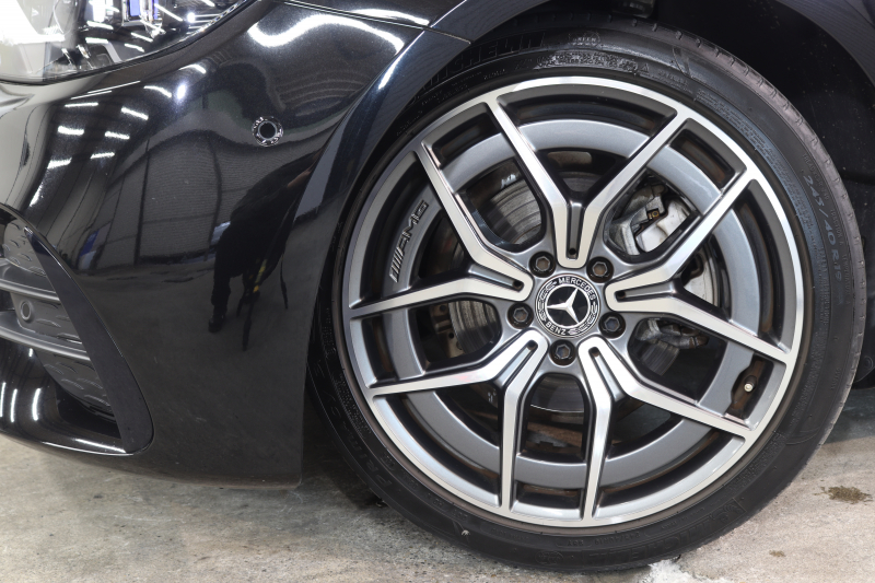 メルセデスベンツ Eクラス E200 ｽﾎﾟｰﾂ AMGﾗｲﾝｲﾝﾃﾘｱ&ｴｸｽｸﾙｰｼﾌﾞ&ﾚｰﾀﾞｰｾｰﾌﾃｨPKG　BSG搭載 後期 ｷｰﾚｽｺﾞｰ 黒本革 ﾍｯﾄﾞｱｯﾌﾟD MBUXﾅﾋﾞTV ｽﾏﾎ連携 ﾌﾞﾙﾒｽﾀｰ 360ｶﾒﾗ PTS LEDﾗｲﾄ 自動ﾄﾗﾝｸ AMGｴｱﾛ&19AW ﾜｲﾔﾚｽ充電 9AT　2年保証