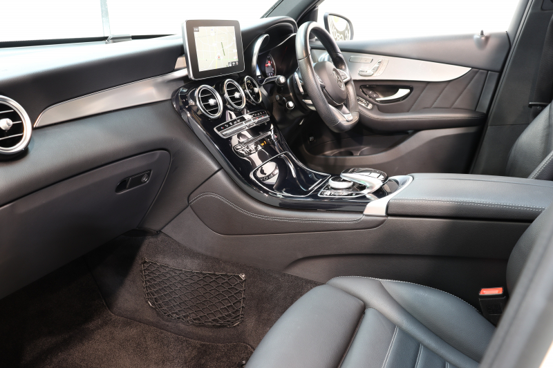 メルセデスベンツ GLC GLC220d 4MATIC ｽﾎﾟｰﾂ 本革仕様 ﾚｰﾀﾞｰｾｰﾌﾃｨPKG　MEｺﾈｸﾄ ｷｰﾚｽｺﾞｰ ﾌﾞﾗｯｸﾚｻﾞｰｼｰﾄ ﾊﾟﾉﾗﾏSR ﾍｯﾄﾞｱｯﾌﾟD HDDﾅﾋﾞTV BT音楽 ﾌﾞﾙﾒｽﾀｰ 360ｶﾒﾗ PTS LEDﾗｲﾄ ﾊﾝｽﾞﾌﾘｰA AMGｴｱﾛ&19AW ｴｱﾊﾞﾗﾝｽPKG ﾀﾞｲﾅﾐｯｸｾﾚｸﾄ 9AT　2年保証