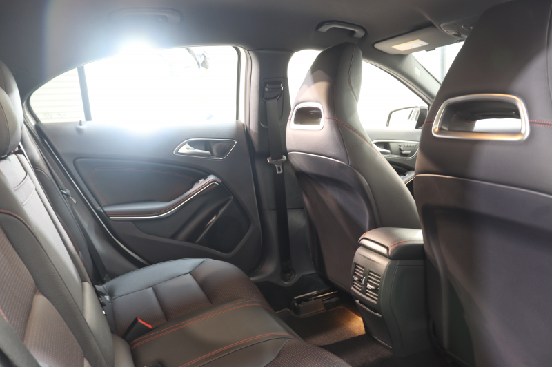 メルセデスベンツ Aクラス A180 ｽﾎﾟｰﾂ AMGｴｸｽｸﾙｰｼﾌﾞ&ﾅｲﾄ&ﾊﾞﾘｭｰ&ﾚｰﾀﾞｰｾｰﾌﾃｨPKG　ｷｰﾚｽｷｰ ﾚｯﾄﾞｽﾃｯﾁ入りﾌﾞﾗｯｸﾚｻﾞｰｼｰﾄ 純正HDDﾅﾋﾞTV BT音楽 ﾊﾞｯｸｶﾒﾗ PTS DSRC ｷｾﾉﾝ AMGｴｱﾛ&18AW ﾀﾞｲﾅﾐｯｸｾﾚｸﾄ 純正ﾄﾞﾗﾚｺ　2年保証