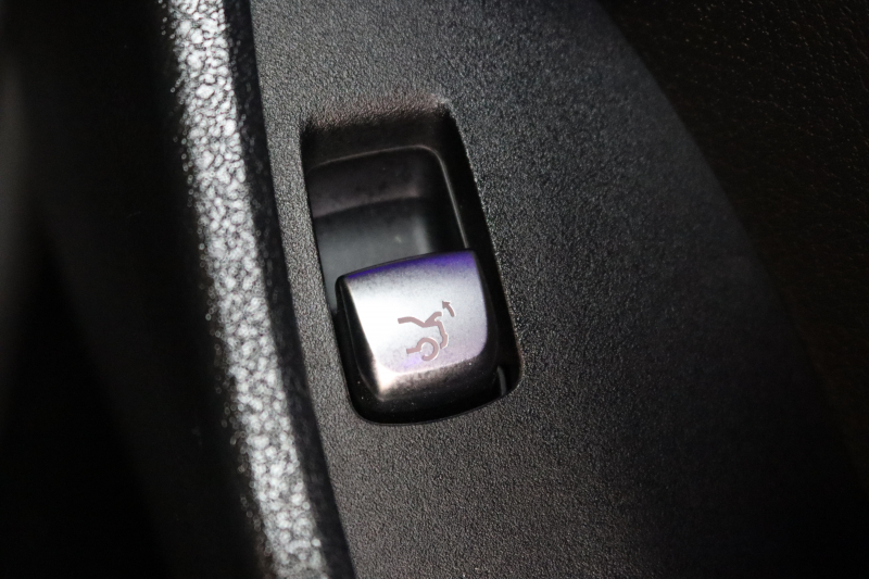 メルセデスベンツ Eクラス E200ｸｰﾍﾟ ｽﾎﾟｰﾂ ﾚｻﾞｰ&ﾚｰﾀﾞｰｾｰﾌﾃｨPKG　中期 NEWｽﾃｱﾘﾝｸﾞ 1ｵｰﾅｰ 赤/黒本革 ﾊﾟﾉﾗﾏSR ﾍｯﾄﾞｱｯﾌﾟD HDDﾅﾋﾞTV ｽﾏﾎ連携 ﾌﾞﾙﾒｽﾀｰ 360ｶﾒﾗ PTS LEDﾗｲﾄ AMGｴｱﾛ&19AW ﾀﾞｲﾅﾐｯｸS ﾜｲﾔﾚｽ充電 9AT　2年保証