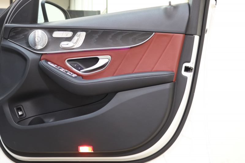 メルセデスベンツ Cクラス C200ｽﾃｰｼｮﾝﾜｺﾞﾝ AVG AMGﾗｲﾝ ﾚｻﾞｰｴｸｽｸﾙｰｼﾌﾞ&ﾚｰﾀﾞｰｾｰﾌﾃｨPKG　BSG搭載 後期 ｷｰﾚｽｺﾞｰ 赤本革 ﾍｯﾄﾞｱｯﾌﾟD HDDﾅﾋﾞTV ｽﾏﾎ連携 ﾌﾞﾙﾒｽﾀｰ ﾊﾞｯｸｶﾒﾗ PTS LEDﾗｲﾄ ﾊﾝｽﾞﾌﾘｰA AMGｴｱﾛ&18AW ｴｱｻｽ 9AT　2年保証