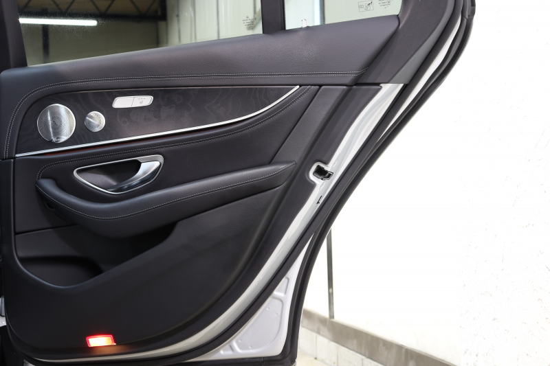 メルセデスベンツ Eクラス E220d AVG AMGﾗｲﾝ ｴｸｽｸﾙｰｼﾌﾞ&ﾚｰﾀﾞｰｾｰﾌﾃｨPKG　中期 ｷｰﾚｽｺﾞｰ 黒本革 ﾍｯﾄﾞｱｯﾌﾟD HDDﾅﾋﾞTV ｽﾏﾎ連携 ﾌﾞﾙﾒｽﾀｰ 360ｶﾒﾗ PTS LEDﾗｲﾄ 自動ﾄﾗﾝｸ AMGｴｱﾛ&19AW 9AT　2年保証