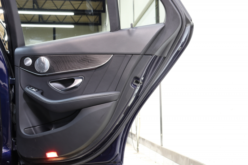 メルセデスベンツ Cクラス C220dｽﾃｰｼｮﾝﾜｺﾞﾝ AVG AMGﾗｲﾝ ﾚｻﾞｰｴｸｽｸﾙｰｼﾌﾞ&ﾚｰﾀﾞｰｾｰﾌﾃｨPKG　後期 ｷｰﾚｽｺﾞｰ 黒本革 ﾍｯﾄﾞｱｯﾌﾟD HDDﾅﾋﾞTV ｽﾏﾎ連携 ﾌﾞﾙﾒｽﾀｰ ﾊﾞｯｸｶﾒﾗ PTS LEDﾗｲﾄ ﾊﾝｽﾞﾌﾘｰA AMGｴｱﾛ&18AW ｴｱｻｽ 9AT 希少色ｶﾊﾞﾝｻｲﾄﾌﾞﾙｰ　2年保証