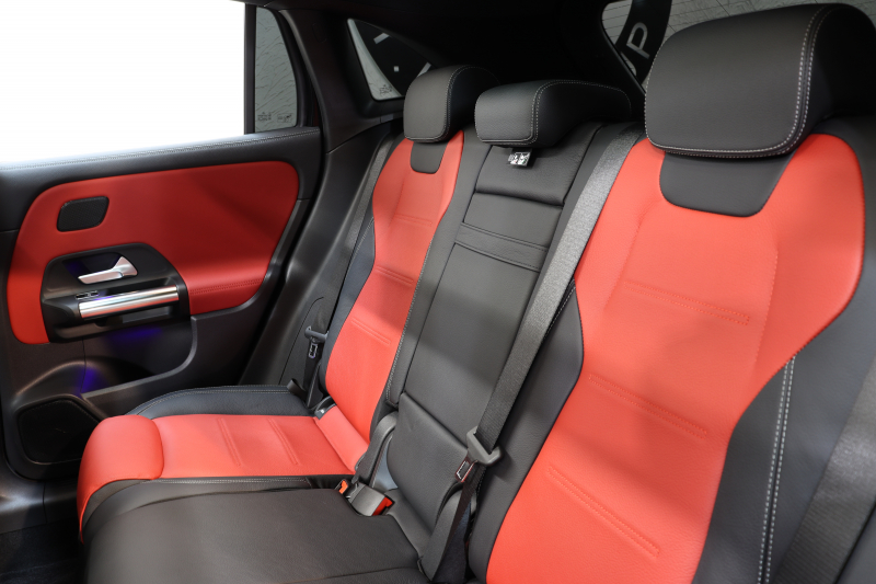 メルセデスベンツ GLA GLA200d 4MATIC AMGﾗｲﾝ AMGﾚｻﾞｰｴｸｽｸﾙｰｼﾌﾞ&ｱﾄﾞﾊﾞﾝｽﾄﾞ&ﾅﾋﾞｹﾞｰｼｮﾝ&ﾚｰﾀﾞｰｾｰﾌﾃｨPKG　ｷｰﾚｽｺﾞｰ 赤/黒本革 ﾊﾟﾉﾗﾏSR ﾍｯﾄﾞｱｯﾌﾟD MBUXﾅﾋﾞTV BT音楽 ｱﾄﾞﾊﾞﾝｽﾄﾞｻｳﾝﾄﾞ 360ｶﾒﾗ PTS LEDﾗｲﾄ ﾊﾝｽﾞﾌﾘｰA AMGｴｱﾛ&20AW 8AT　2年保証