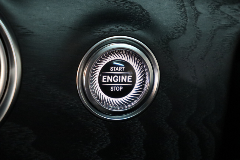 メルセデスベンツ Eクラス E200ｽﾃｰｼｮﾝﾜｺﾞﾝ ｽﾎﾟｰﾂ AMGﾗｲﾝｲﾝﾃﾘｱ&ｴｸｽｸﾙｰｼﾌﾞ&ﾚｰﾀﾞｰｾｰﾌﾃｨPKG　BSG搭載 後期 ｷｰﾚｽｺﾞｰ 黒本革 ﾊﾟﾉﾗﾏSR ﾍｯﾄﾞｱｯﾌﾟD MBUX/ARﾅﾋﾞTV ｽﾏﾎ連携 ﾌﾞﾙﾒｽﾀｰ 360ｶﾒﾗ PTS LEDﾗｲﾄ 自動Rｹﾞｰﾄ AMGｴｱﾛ&19AW ﾜｲﾔﾚｽ充電 9AT　2年保証