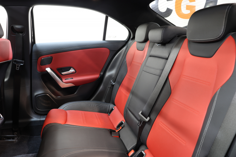 メルセデスベンツ Aクラス A180ｽﾀｲﾙ ｾﾀﾞﾝ AMGﾗｲﾝ AMGﾚｻﾞｰｴｸｽｸﾙｰｼﾌﾞ&ｱﾄﾞﾊﾞﾝｽﾄﾞ&ﾅﾋﾞｹﾞｰｼｮﾝ&ﾚｰﾀﾞｰｾｰﾌﾃｨPKG　ｷｰﾚｽｺﾞｰ 赤/黒本革 ﾊﾟﾉﾗﾏSR ﾍｯﾄﾞｱｯﾌﾟD MBUXﾅﾋﾞTV BT音楽 ｱﾄﾞﾊﾞﾝｽﾄﾞｻｳﾝﾄﾞ 360ｶﾒﾗ PTS LEDﾗｲﾄ ﾊﾝｽﾞﾌﾘｰA AMGｴｱﾛ&18AW　2年保証
