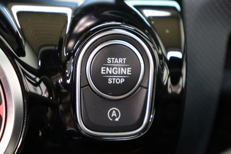 メルセデスベンツ Aクラス A180ｽﾀｲﾙ ｾﾀﾞﾝ AMGﾗｲﾝ AMGﾚｻﾞｰｴｸｽｸﾙｰｼﾌﾞ&ｱﾄﾞﾊﾞﾝｽﾄﾞ&ﾅﾋﾞｹﾞｰｼｮﾝ&ﾚｰﾀﾞｰｾｰﾌﾃｨPKG　ｷｰﾚｽｺﾞｰ 赤/黒本革 ﾊﾟﾉﾗﾏSR ﾍｯﾄﾞｱｯﾌﾟD MBUXﾅﾋﾞTV BT音楽 ｱﾄﾞﾊﾞﾝｽﾄﾞｻｳﾝﾄﾞ 360ｶﾒﾗ PTS LEDﾗｲﾄ ﾊﾝｽﾞﾌﾘｰA AMGｴｱﾛ&18AW　2年保証