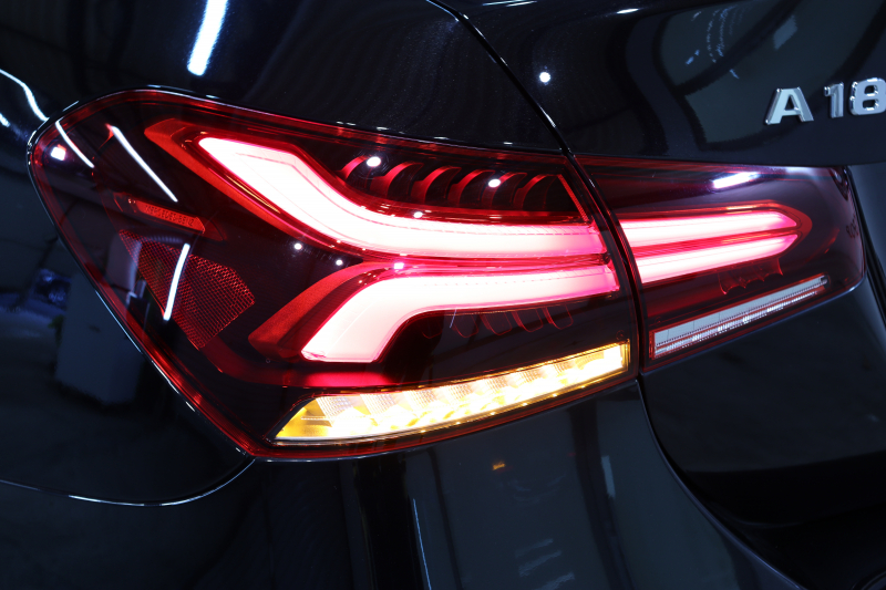 メルセデスベンツ Aクラス A180ｽﾀｲﾙ ｾﾀﾞﾝ AMGﾗｲﾝ AMGﾚｻﾞｰｴｸｽｸﾙｰｼﾌﾞ&ｱﾄﾞﾊﾞﾝｽﾄﾞ&ﾅﾋﾞｹﾞｰｼｮﾝ&ﾚｰﾀﾞｰｾｰﾌﾃｨPKG　ｷｰﾚｽｺﾞｰ 赤/黒本革 ﾊﾟﾉﾗﾏSR ﾍｯﾄﾞｱｯﾌﾟD MBUXﾅﾋﾞTV BT音楽 ｱﾄﾞﾊﾞﾝｽﾄﾞｻｳﾝﾄﾞ 360ｶﾒﾗ PTS LEDﾗｲﾄ ﾊﾝｽﾞﾌﾘｰA AMGｴｱﾛ&18AW　2年保証