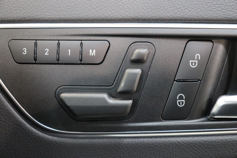 AMG Aクラス A45 4MATIC ﾚｰﾀﾞｰｾｰﾌﾃｨPKG　1ｵｰﾅｰ 黒本革 ﾊﾟﾉﾗﾏSR HDDﾅﾋﾞTV BT音楽 Bｶﾒﾗ PTS DSRC ｷｾﾉﾝﾗｲﾄ ﾚｯﾄﾞｼｰﾄﾍﾞﾙﾄ AMG専用装備&ﾁｭｰﾆﾝｸﾞ 7AT　2年保証